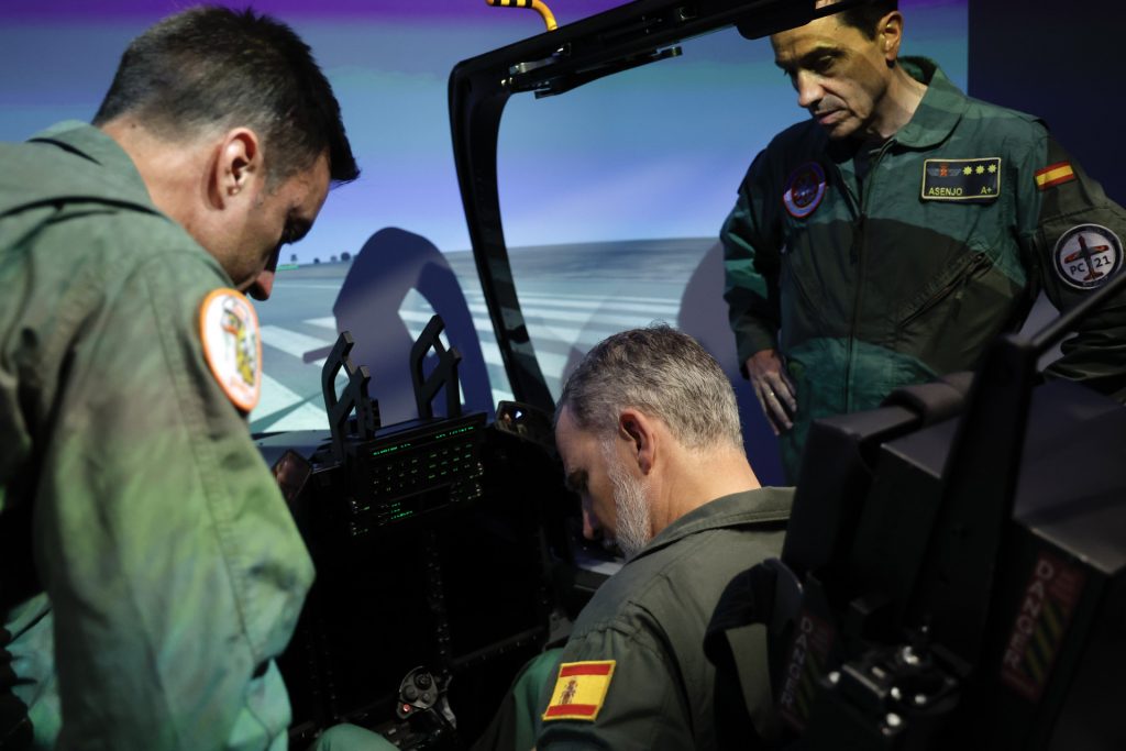 Felipe VI en la despedida de la Patrulla Águila