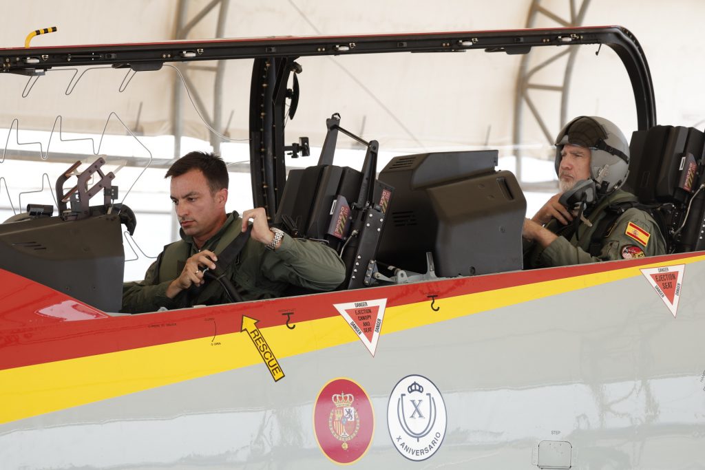 Felipe VI en la despedida de la Patrulla Águila
