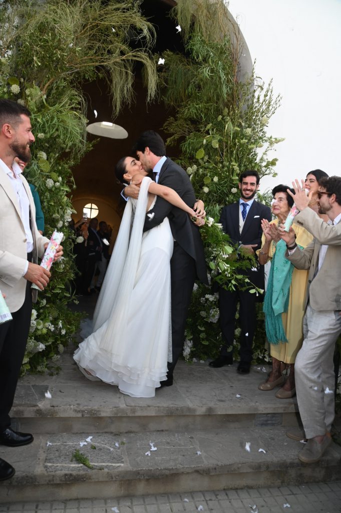 Besos y abrazos Vicente Benítez y Claudia Jiménez