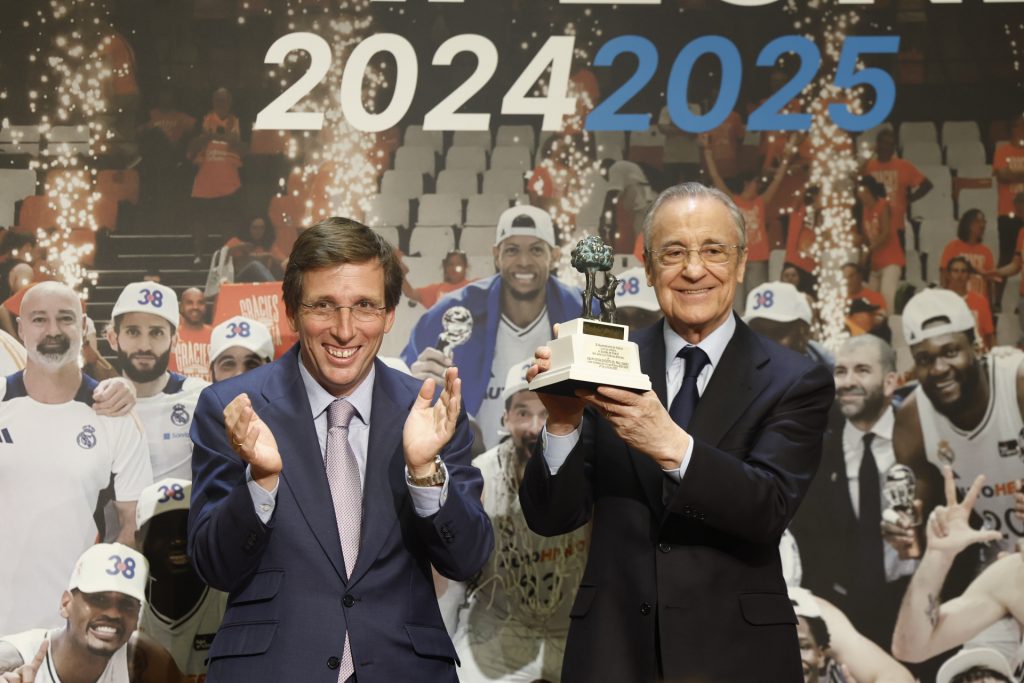 El Oso y el Madroño José Luis Martínez-Almeida y Florentino Pérez