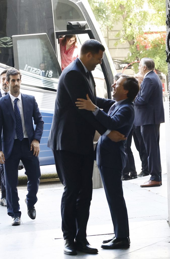 Homenaje a la plantilla blanca Recepción en el Ayuntamiento de Madrid del Real Madrid de Baloncesto