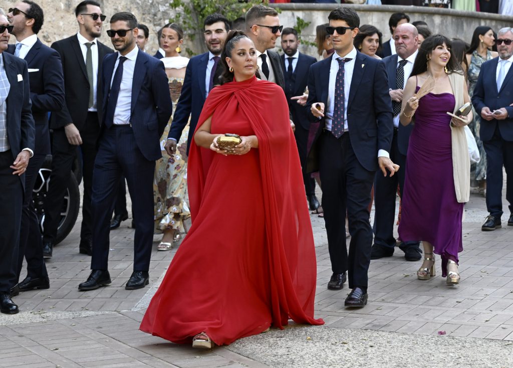 Un look de invitada que arrasó Anabel Pantoja