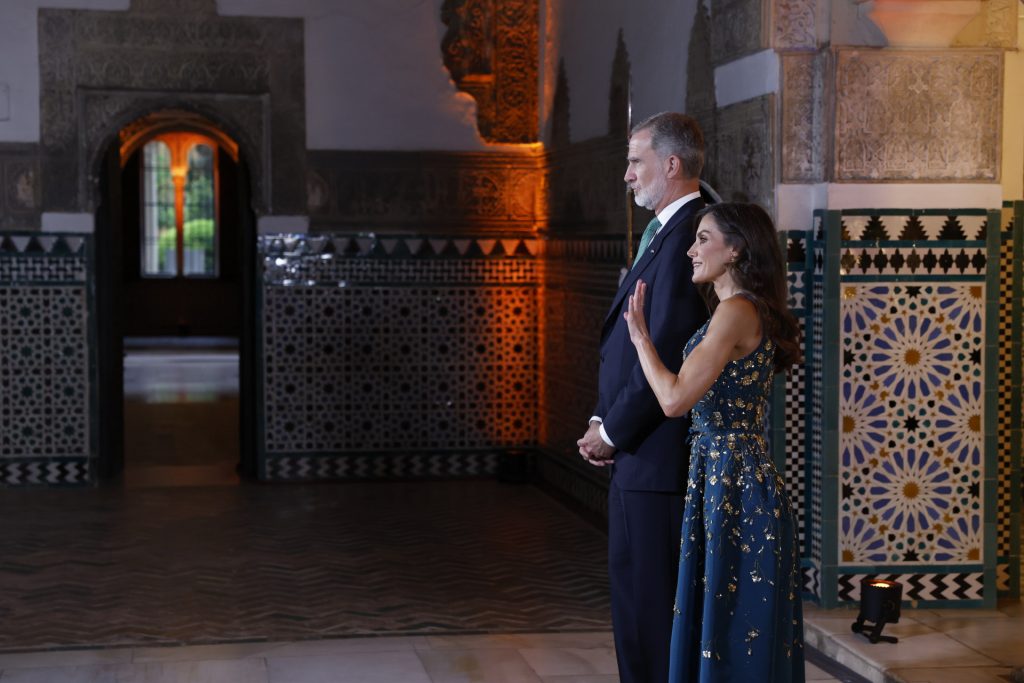 Estilismos a la altura Los reyes Felipe VI y Letizia