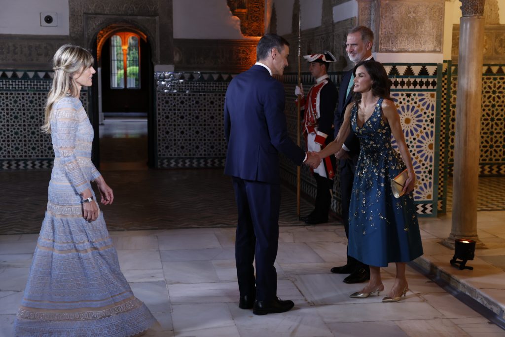 Pedro Sánchez y Begoña Gómez Los Reyes recibiendo a Begoña Gómez y Pedro Sánchez
