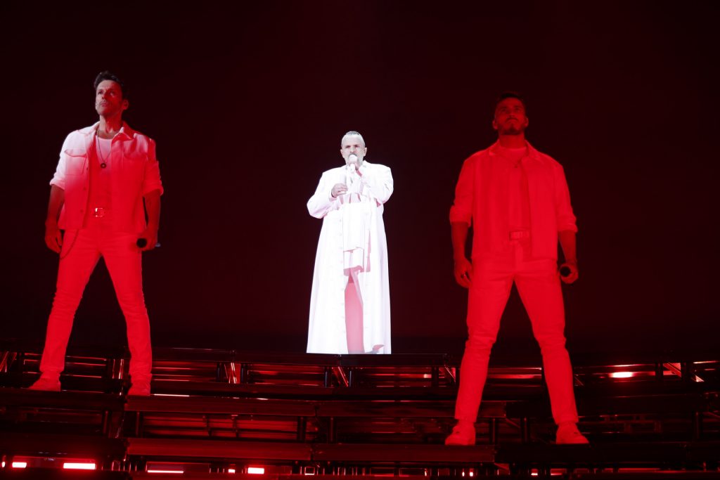 La entrega del artista Miguel Bosé en Madrid