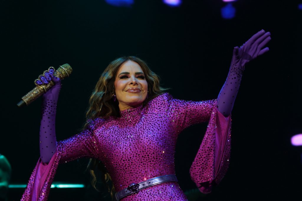 Junto a Nebulossa Gloria Trevi