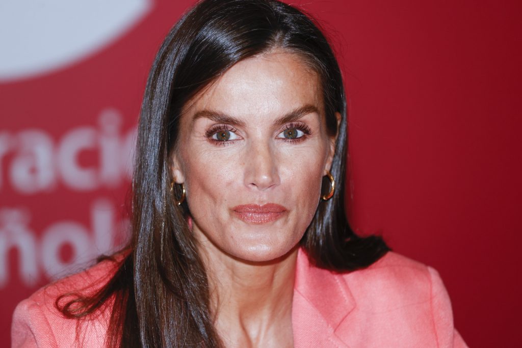 Traje sastre en tono coral La Reina Letizia