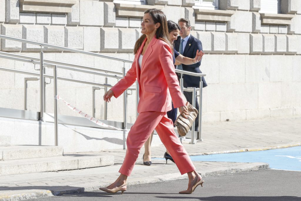 En lino y de Hugo Boss La Reina Letizia