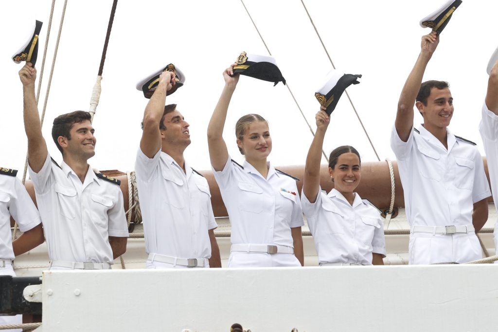 Formación naval similar a Felipe VI Princesa Leonor