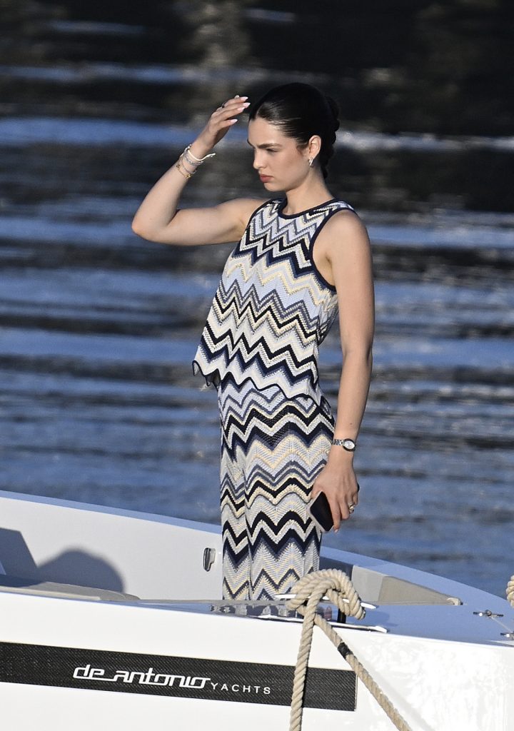 El look de Nadia Ferreira: sofisticación marinera con sello francés Nadia Ferreira
