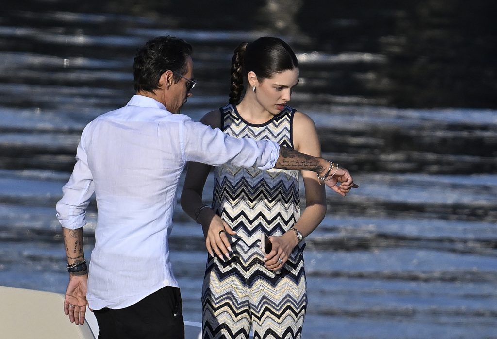 Referente de moda Marc Anthony y Nadia Ferreira