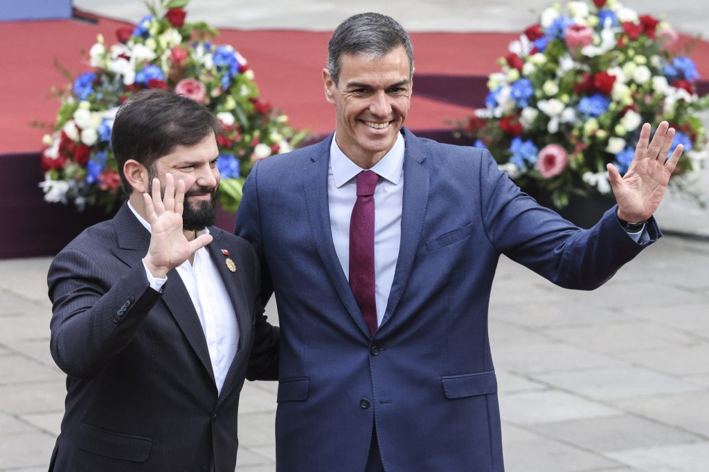Proteger los valores democráticos Gabriel Boric y Pedro Sánchez