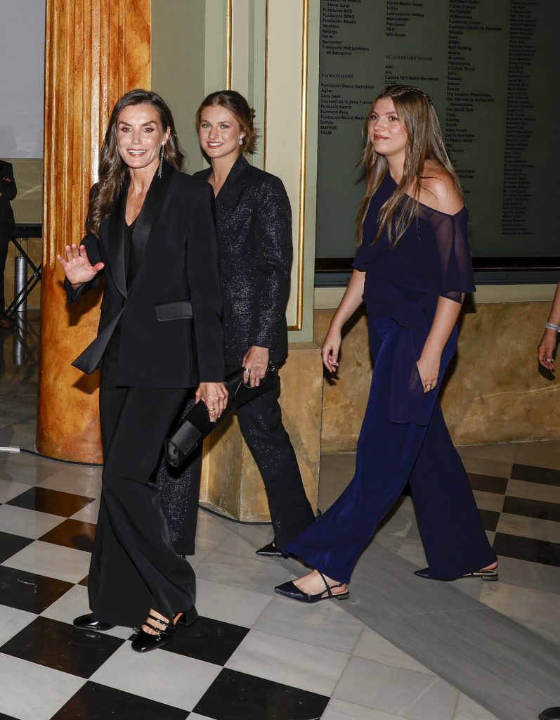 Moda catalana La reina Letizia con la princesa Leonor y la infanta Sofía