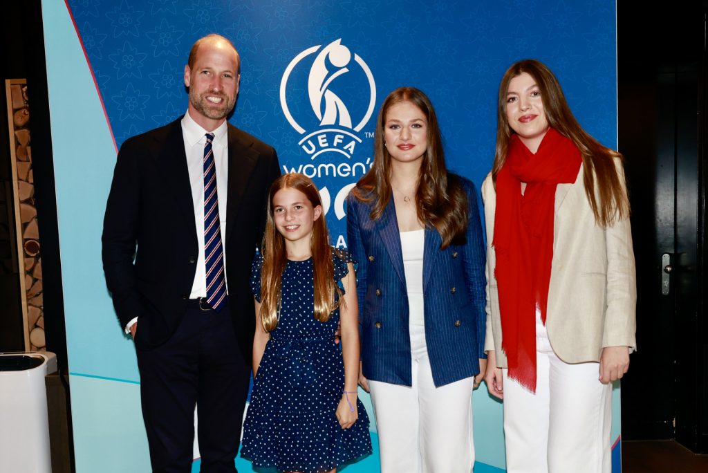 Encuentro de Casas Reales La princesa Leonor y la infanta Sofía, con el príncipe Guillermo de Inglaterra y su hija Charlotte