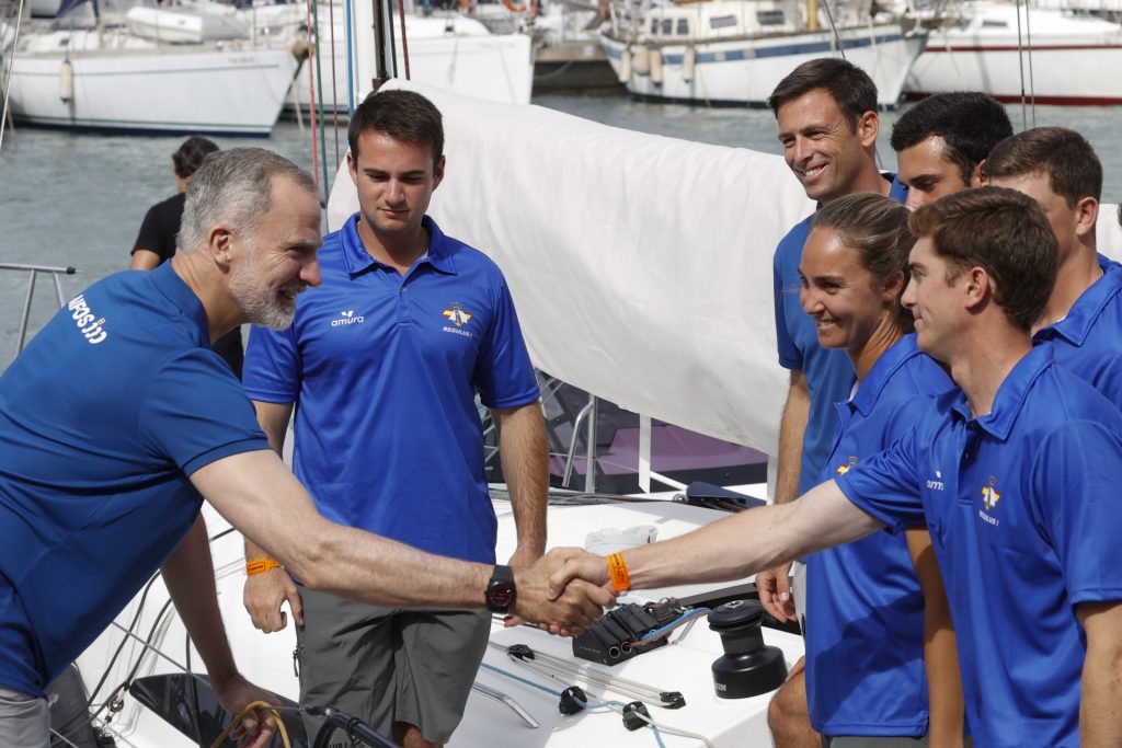 Uniforme oficial del equipo Rey Felipe VI