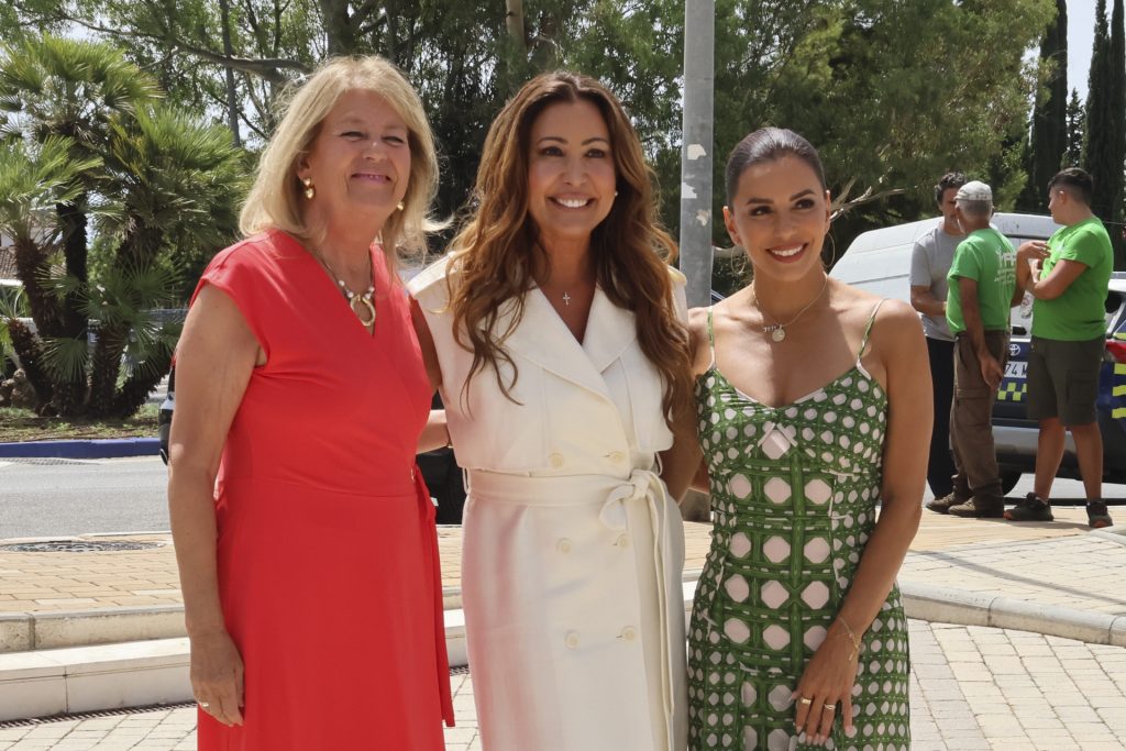 La alcaldesa María Ángeles Muñoz, María Bravo y Eva Longoria