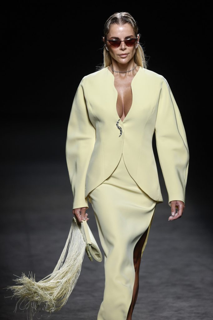 Águeda López en el desfile de Claro Couture