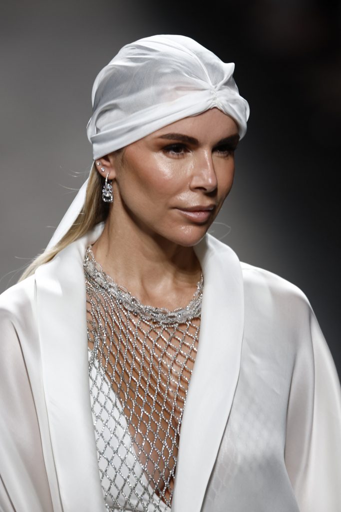 Águeda López en el desfile de Claro Couture