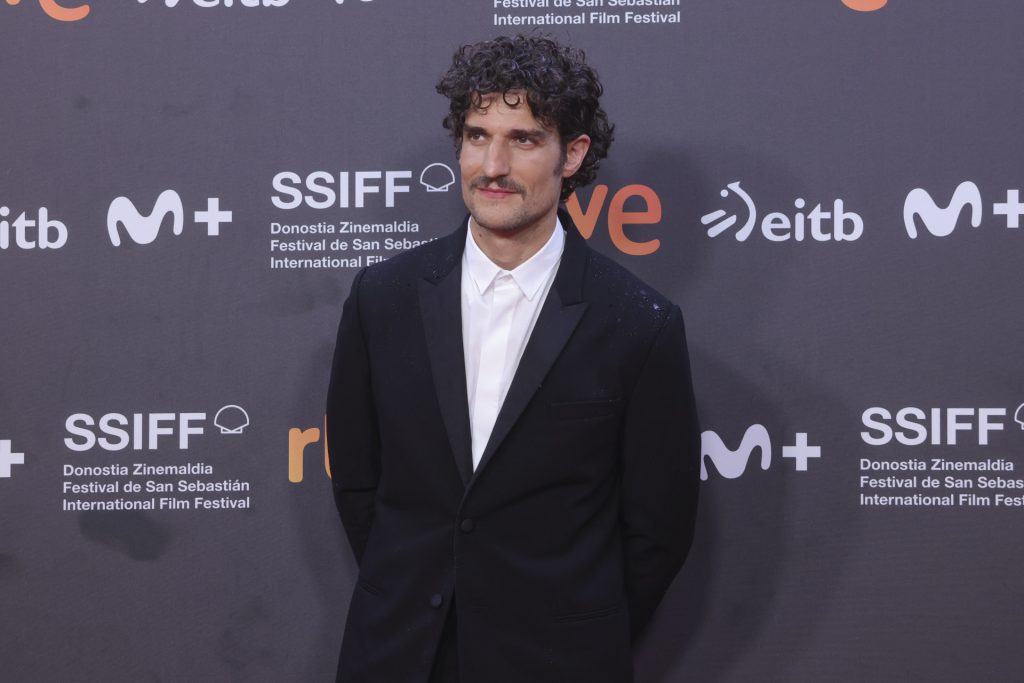 Louis Garrel interpreta a Julien Louis Garrel