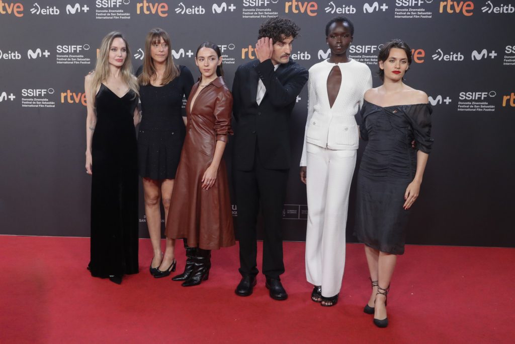 En la alfombra roja del Festival Presentación de 'Couture' en el Festival de Cine de San Sebastián