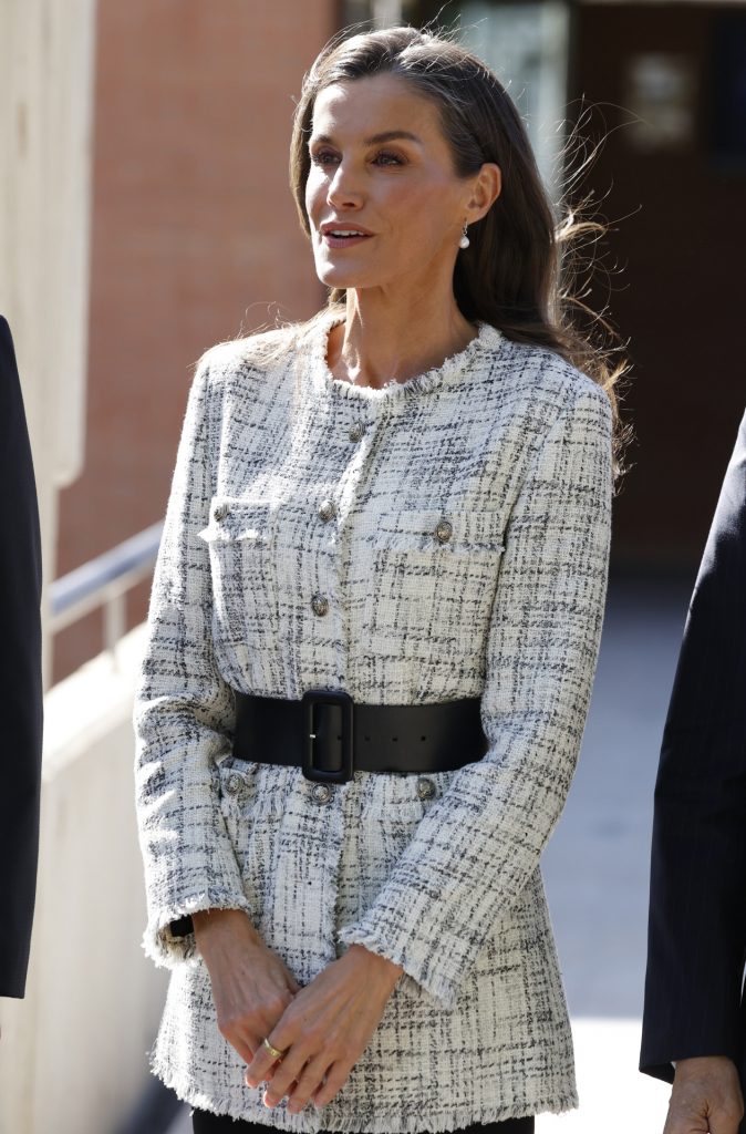 Cinturón ancho: el truco de estilo que nunca falla La reina Letizia