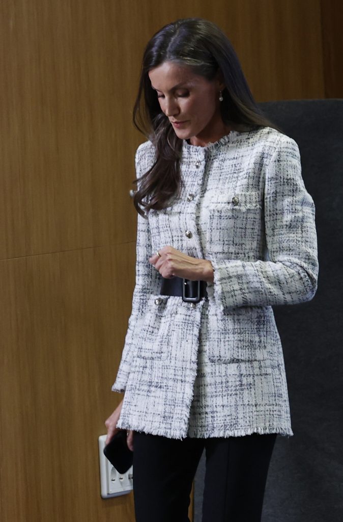 Un estilismo al servicio del mensaje institucional La reina Letizia