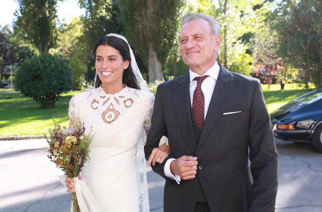 Del brazo de su padre Boda de Jaime Martínez-Bordiú Aznar y Andrea García Charcos