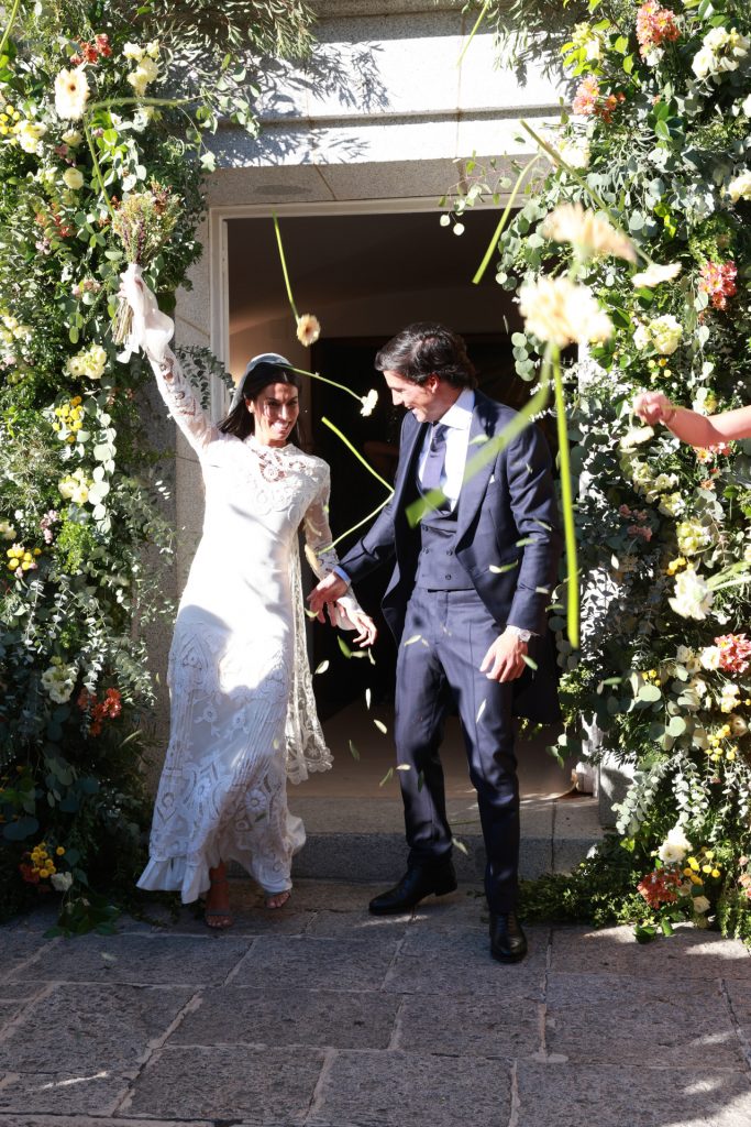 lluvia de pétalos Boda de Jaime Martínez-Bordiú Aznar y Andrea García Charcos