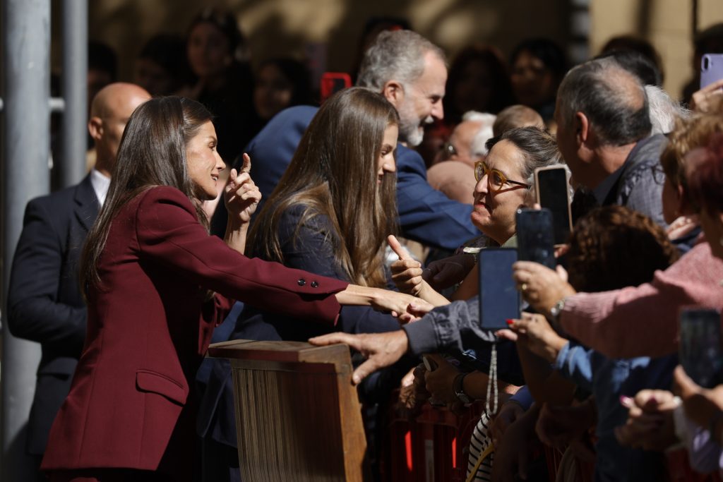 Muestras de cariño Visita oficial de los Reyes y la Princesa a la Comunidad Foral de Navarra