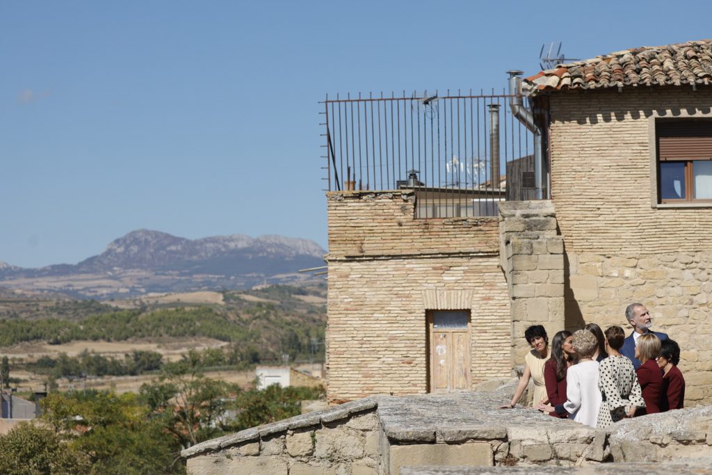 Iglesia de San Pedro y Jardines de Serrat Visita oficial de los Reyes y la Princesa a la Comunidad Foral de Navarra