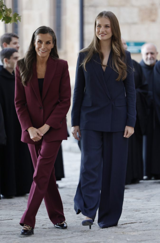 Calzado y accesorios: sobriedad con intención Visita oficial de los Reyes y la Princesa a la Comunidad Foral de Navarra