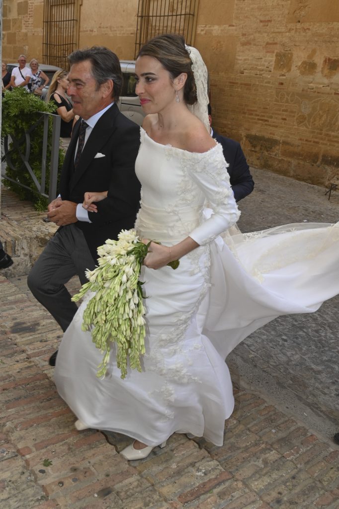 Del brazo de su padre Boda de Julia Bolaños y José María Ramírez-Cárdenas y Cabello de los Cobos