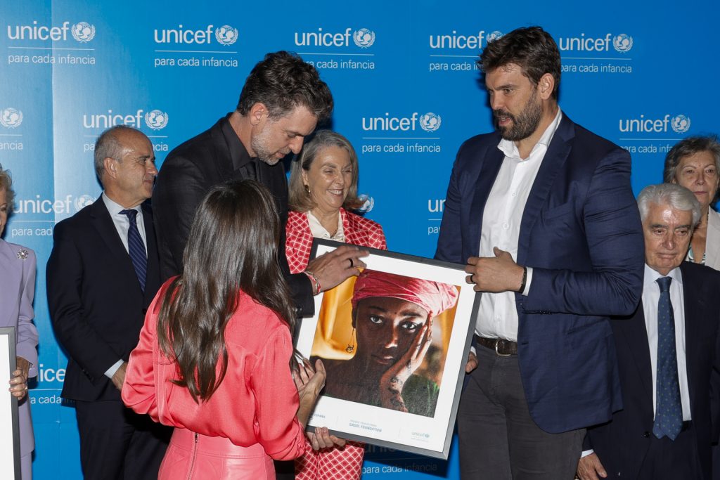 Pau y Marc Gasol: <strong>Premio Transforma</strong> a la <strong>Gasol Foundation</strong> La reina Letizia, con Pau y Marc Gasol
