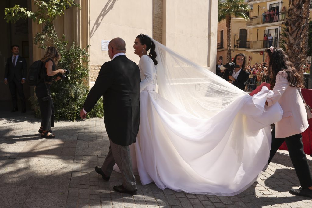 Cola de tres metros y medio Boda de Cayetano Martínez de Irujo y Bárbara Mirjan