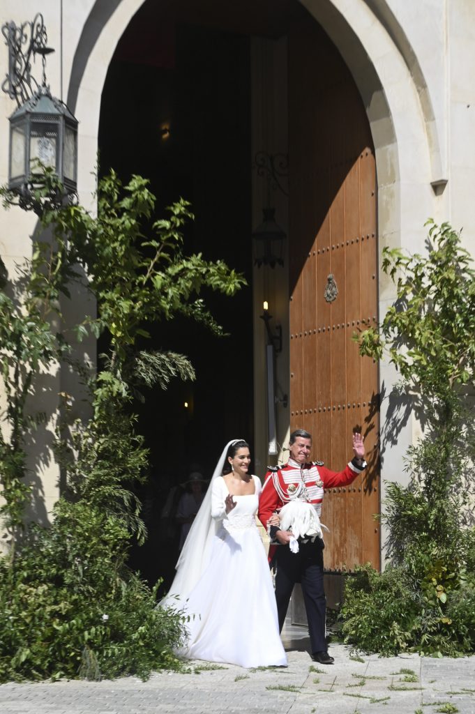Bárbara cedió el ramo a la iglesia Boda de Cayetano Martínez de Irujo y Bárbara Mirjan