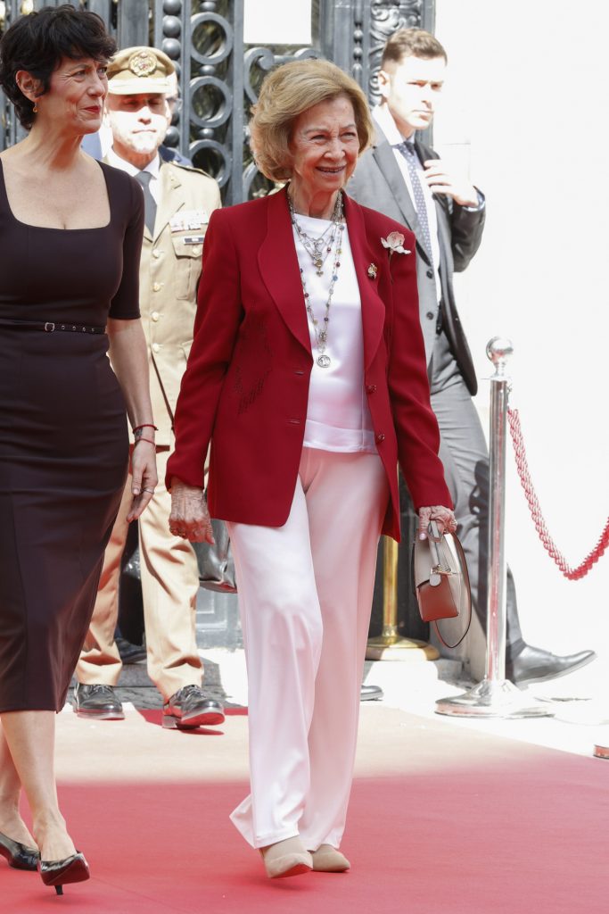 Chaqueta rojo cereza Reina Sofía