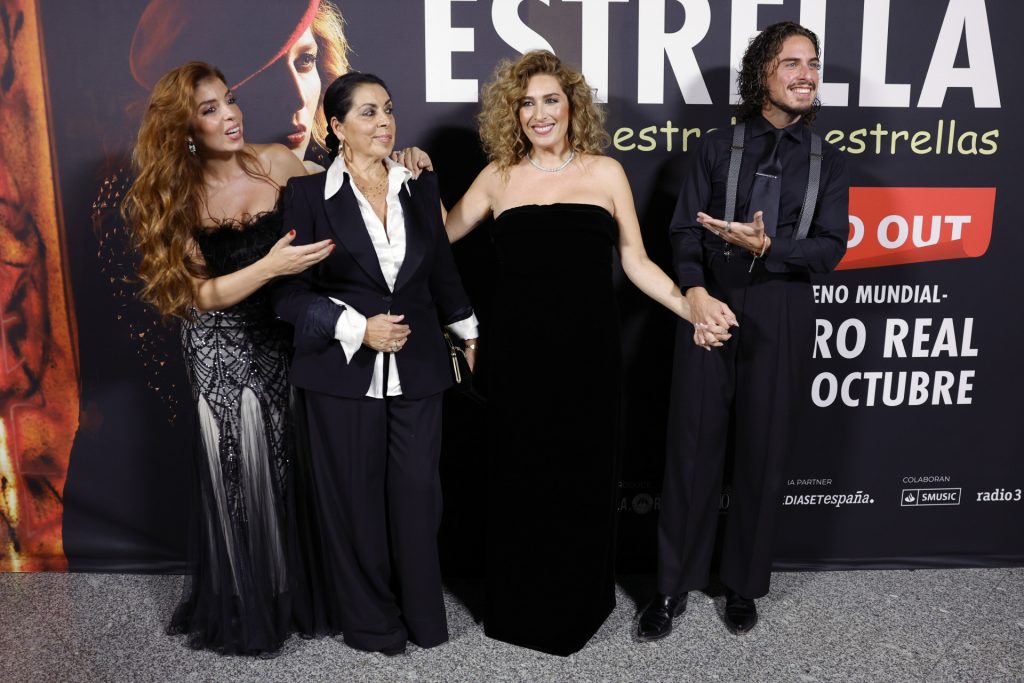 acompañada por su familia Estrella Morente, Aurora Carbonell, Soleá Morente y Kiki Morente