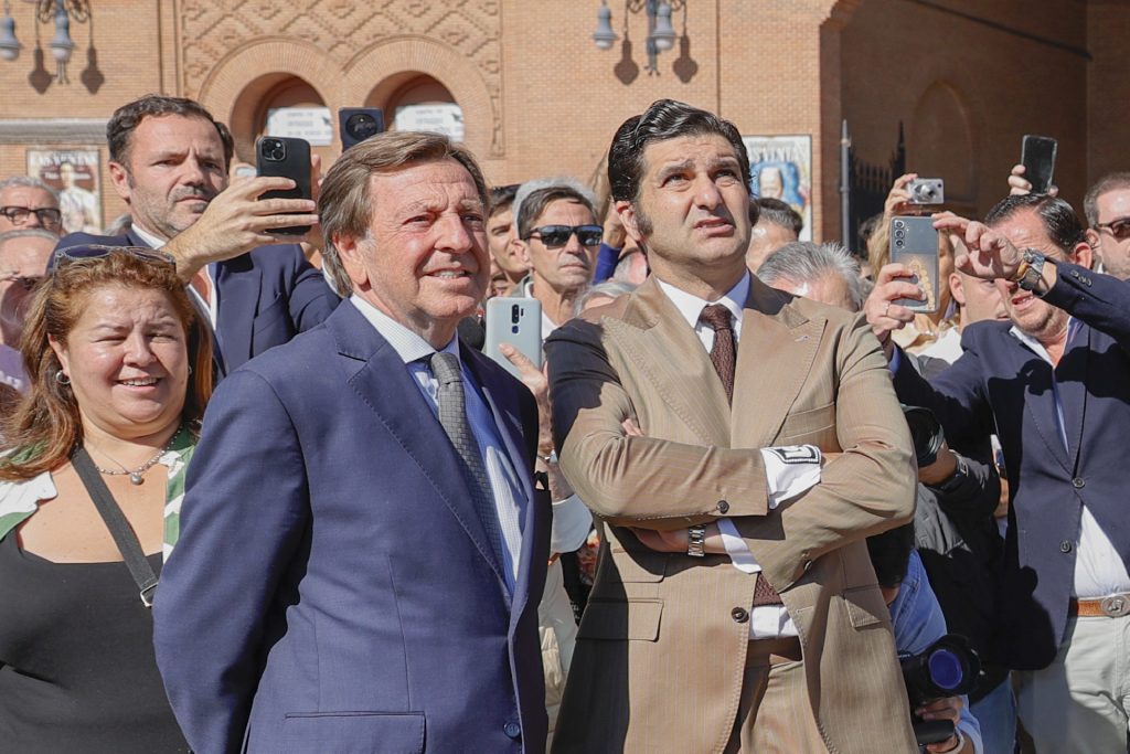 Parte del conjunto escultórico de Las Ventas Inauguración de la estatua homenaje a 'Antoñete' en Las Ventas