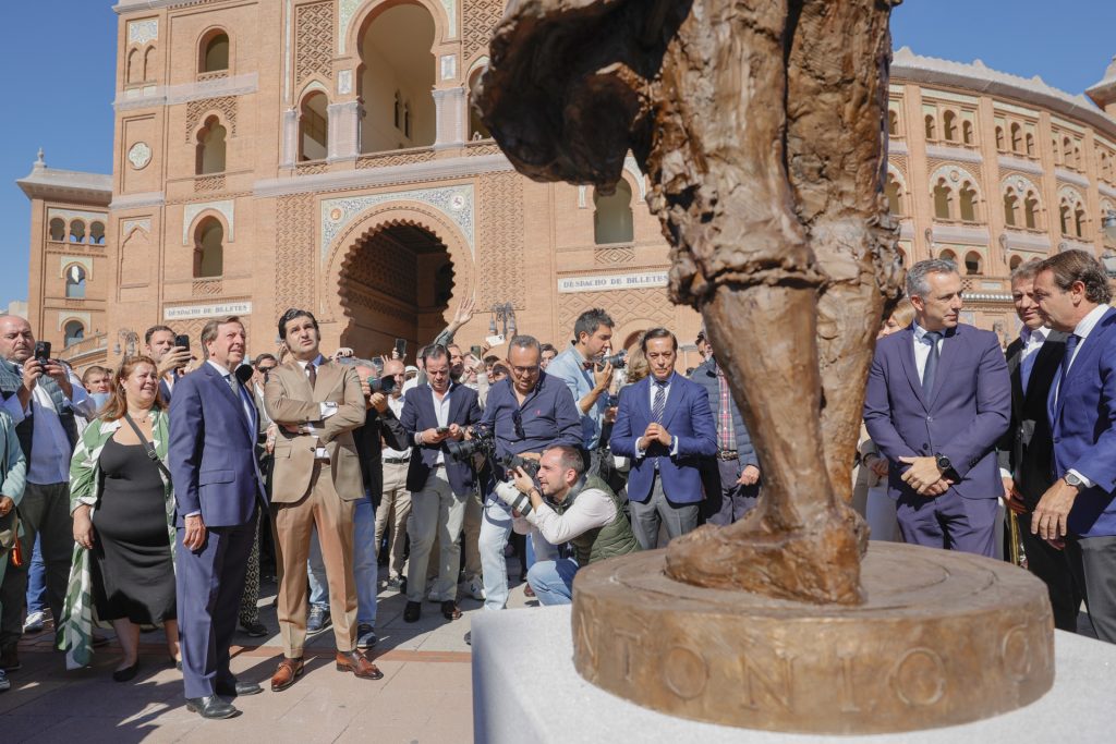 Autoridades en el homenaje Inauguración de la estatua homenaje a 'Antoñete' en Las Ventas
