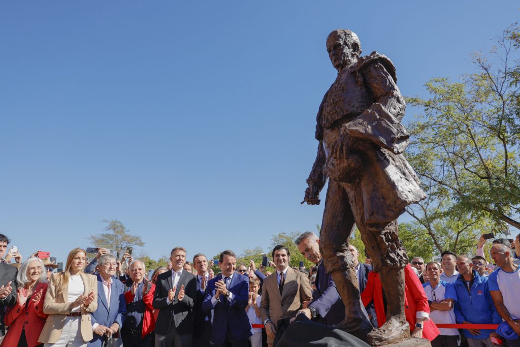 El arraigo cultural de la tauromaquia Inauguración de la estatua homenaje a 'Antoñete' en Las Ventas