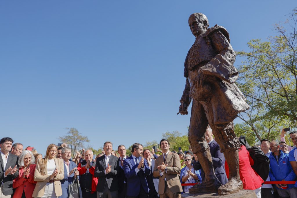 Una escultura en bronce Inauguración de la estatua homenaje a 'Antoñete' en Las Ventas