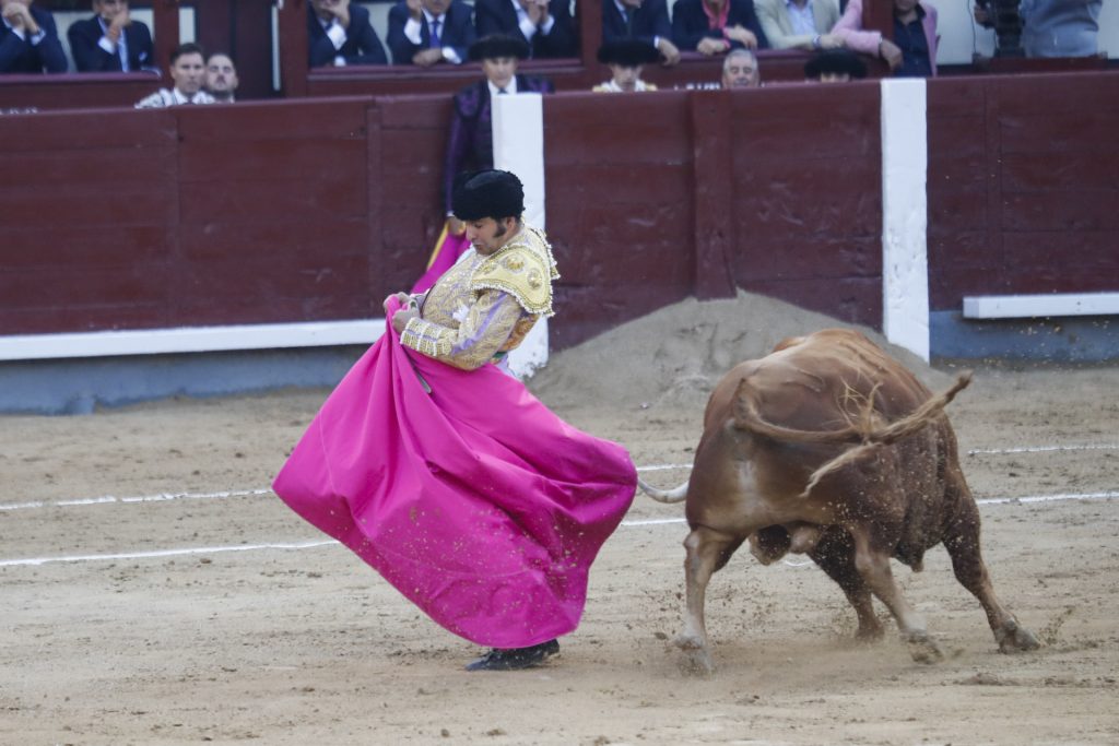 Una faena histórica Morante de la Puebla se despide en Las Ventas