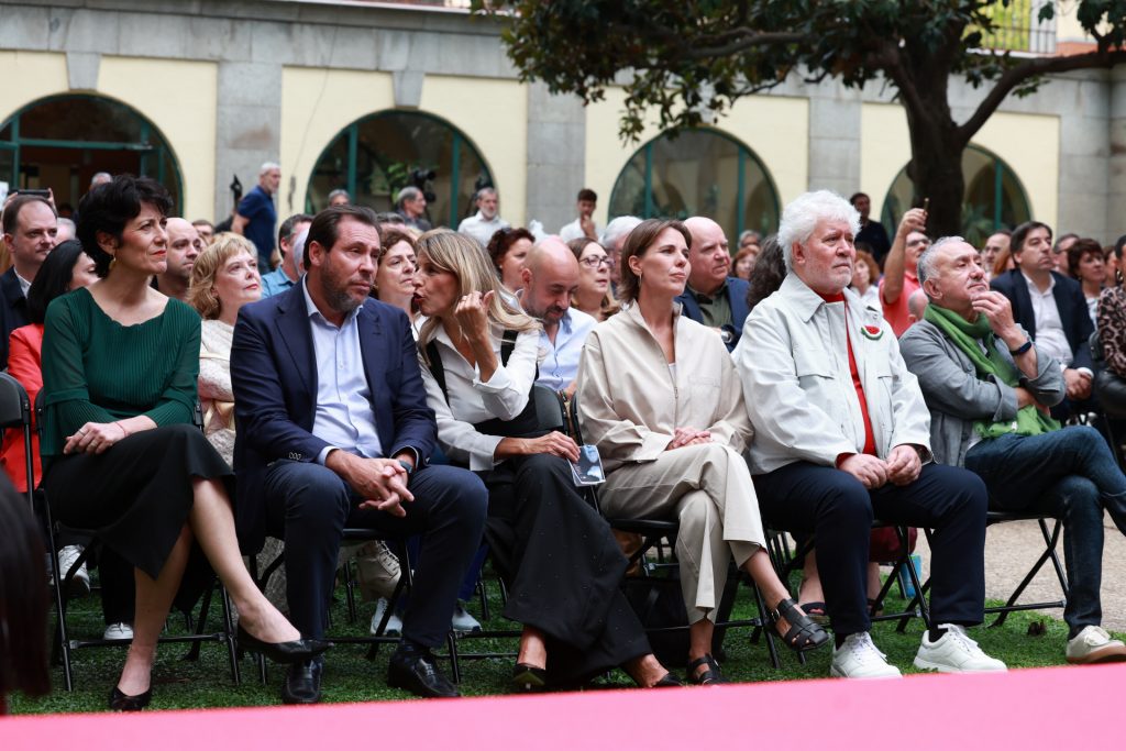 Presencia de miembros del Gobierno Pedro Almodóvar recibe el Premio Julián Besteiro