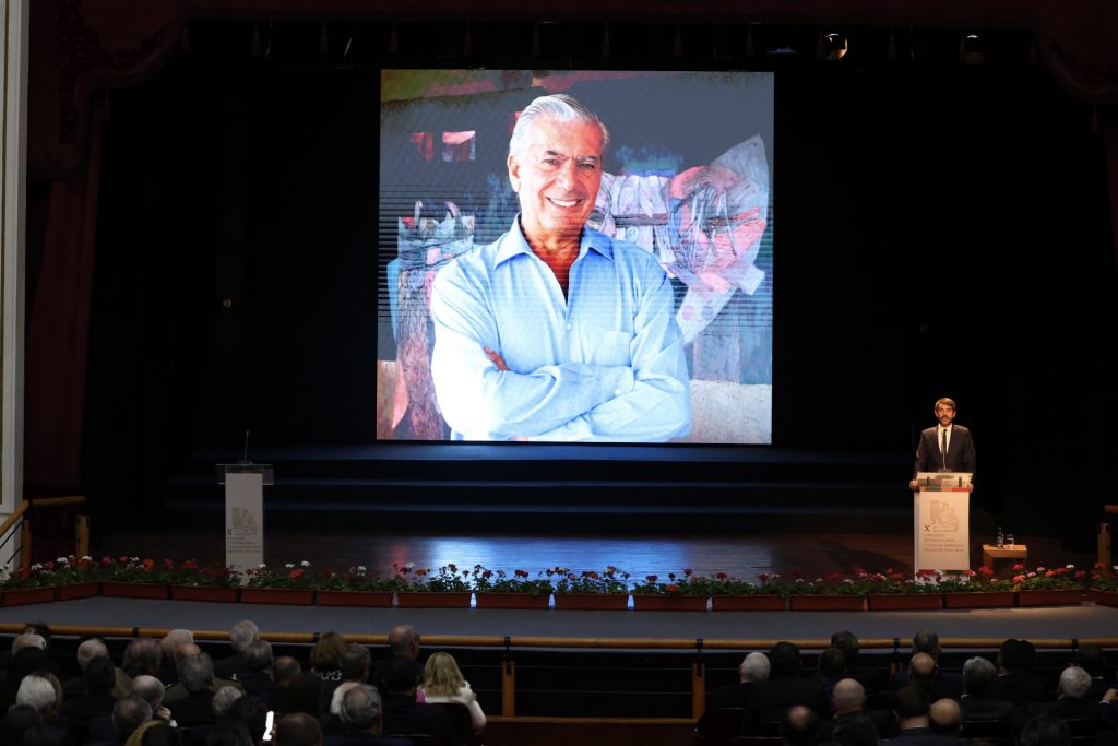 Homenaje a Mario Vargas Llosa El rey Felipe VI en el Congreso Internacional de la Lengua Española en Perú