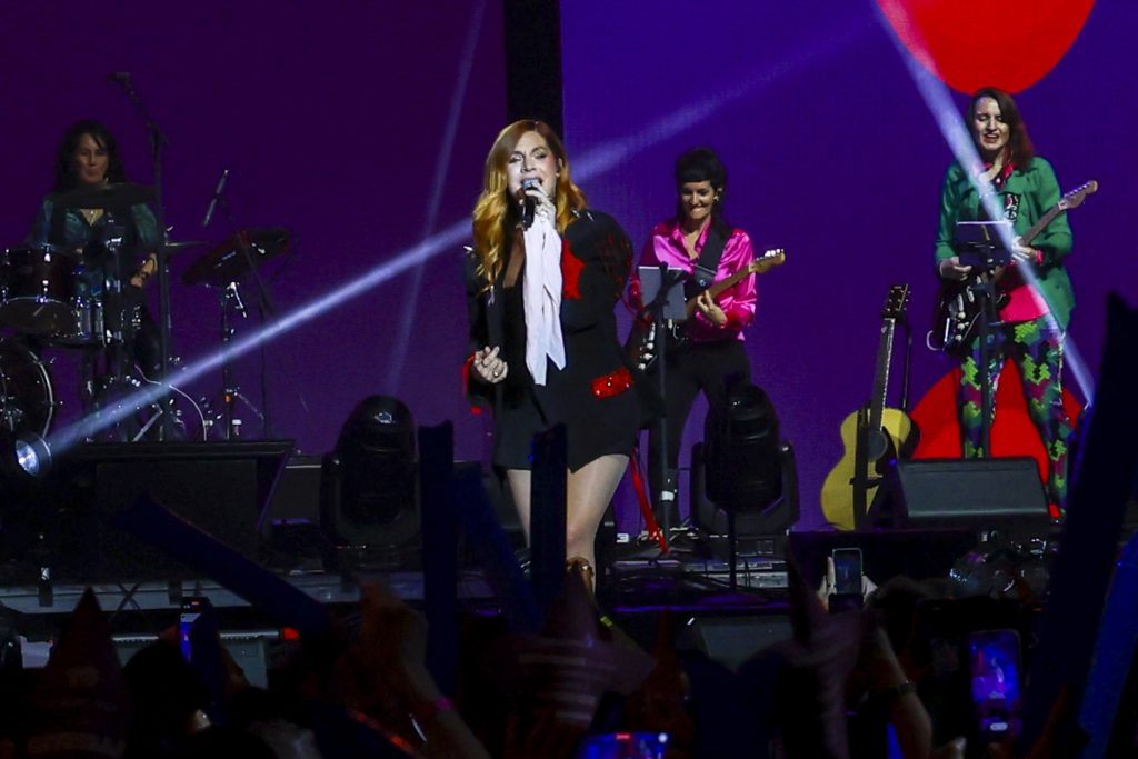 Actuación de Leire Martínez en el concierto 'Cadena 100 Por Ellas'