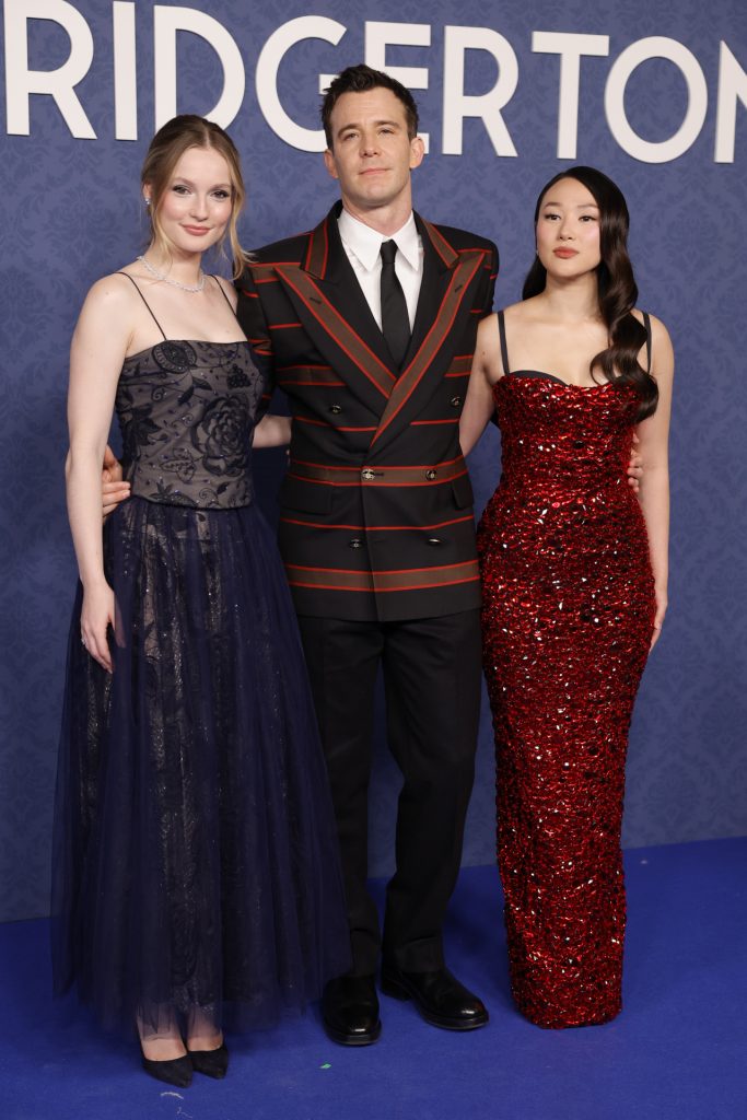 Luke Thompson, Yerin Ha y Hannah Dodd