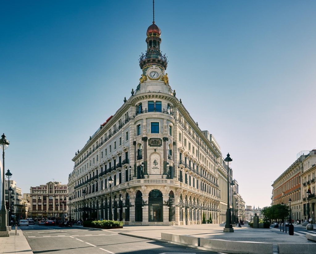 Four Seasons Hotel Madrid celebra su sexto aniversario revalidando sus