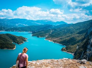 Más viajes, menos días y destinos más cerca: así está cambiando la forma de viajar de los españoles -