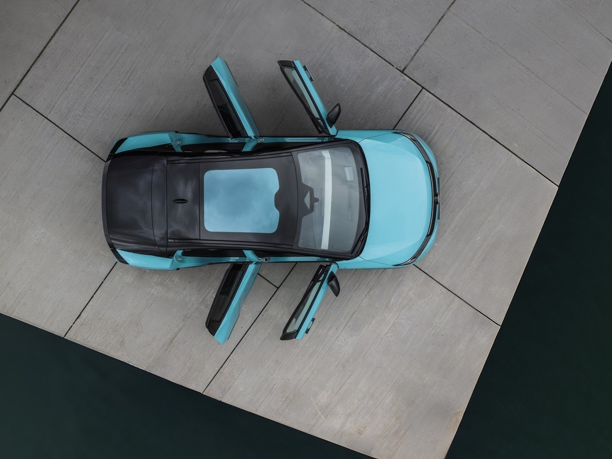El nuevo Nissan Leaf estrena un techo panorámico inteligente para ganar espacio y controlar la luz
